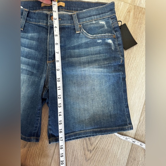 Joe’s Woman’s Distressed Denim Shorts 🤎 - Picture 8 of 9
